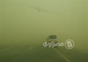 بالصور.. العاصفة الترابية تغلق الطريق الصحراوي الغربي في أسوان