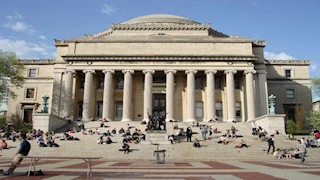 جامعة كولومبيا الأمريكية تطرد أو تجمد نشاط طلبة سيطروا على مبنى خلال احتجاج مؤيد للفلسطينيين