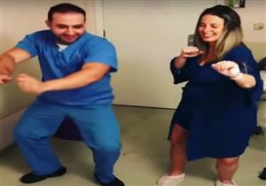 طبيب يكشف علاجا جديدا لتخفيف آلام الولادة بـ"الرقص" - فيديو