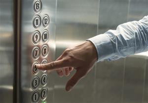 عامل يتحرش بطفلة خطفها من الأسانسير.. وكابوس كشف جريمته