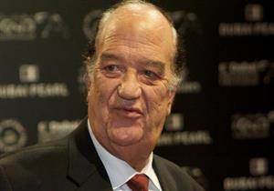 بالفيديو.. زوجة حسن حسني ترافقه في حفل تكريمه بمهرجان شرم الشيخ