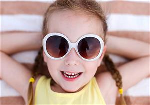 هل نظارة الشمس آمنة لطفلك؟