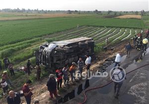 بالصور- إحداهما محملة بمادة الفورمالين.. انقلاب سيارتي نقل بطريق جمصة   