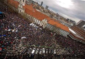 عشرات الآلاف يحتجون في سلوفاكيا على خلفية مقتل صحفي