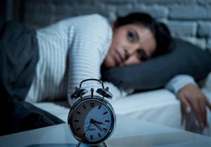 ما العلاقة بين عدد ساعات النوم وطول العمر؟