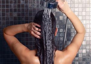 انتبه.. 6 أخطاء تضر البشرة والشعر خلال الاستحمام