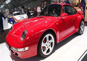 بالفيديو.. بورش تحتفل بعيد ميلادها الـ70 رفقة السيارات الكلاسيكية القديمة