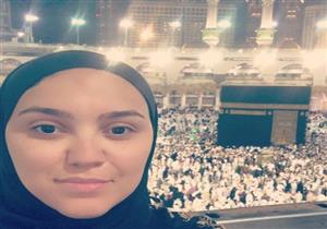بالصور ..مي فاروق تلتقط سيلفي أمام الكعبة :"اكتر صورة اتمنيتها وأتشرفت اني اتصورتها"