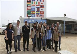 بالصور..أمبر هيرد وسط اللاجئين السوريين بالأردن