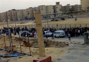 العشرات من أهالي حي الأسمرات يحتجون على دفع 6 آلاف جنيه لكل وحدة