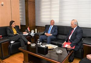 التخطيط تبحث مع محافظة البحر الأحمر استعدادات تطوير مراكز خدمة المواطنين