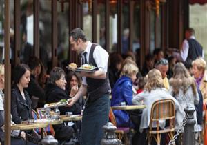 تغريم سلسلة مطاعم ملايين الدولارات لإعلانها عن وظائف "للشباب فقط"