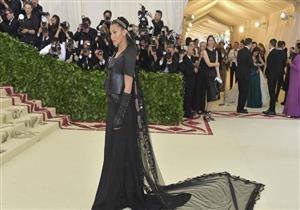 بالصور- شاهد إطلالة بيلا حديد في "Met Gala"