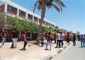 فرحة بين طلاب الثانوية بجنوب سيناء بعد امتحان الجبر والهندسة الفراغية