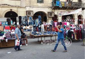 العتبة والخياطة وتدوير القديم.. أبرز حيل المصريين لمواجهة غلاء لبس العيد