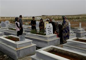 في مقبرة كوباني.. عائلات تفتقد "شهداء" انتصروا على الجهاديين