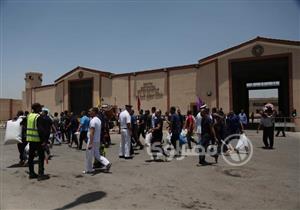 الفرحة بتطل من عنيهم.. لحظة خروج 1056 نزيلًا بعفو رئاسي في ذكرى 23 يوليو