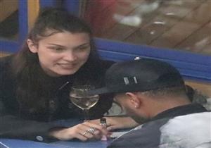 صور..بيلا حديد وذا ويكند بموعد غرامي في باريس