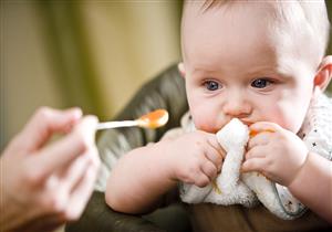 كيف نتعامل مع حساسية الطعام عند الأطفال؟.. إليك أسبابها وأعراضها