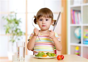 لماذا يتناول الأطفال الطعام عند الشعور بالتوتر؟