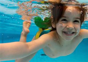 4 فيروسات قد تنتقل لطفلك من حمامات السباحة- هكذا يمكنك الوقاية