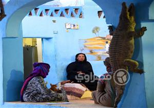 الحنة في غَرب سهيل.. صَنعة وفَن في بيت "أم عبير"