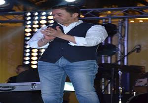 بالصور.. مدحت صالح يتألق في حفل غنائي بمول مصر