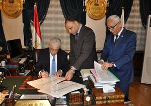 بالصور- وزير التعليم يعتمد نتيجة الثانوية العامة ويهنئ الأوائل هاتفيا