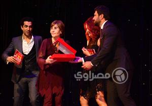 روجينا تهنئ سميرة محسن على تكريمها من "القومي للمسرح"