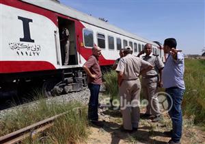 بالصور.. محافظ أسوان يشكل مركز عمليات ميداني بموقع حادث القطار