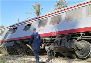 بدء رفع أثار حادث قطار أسوان بعد مرور آخر قطار مساء اليوم