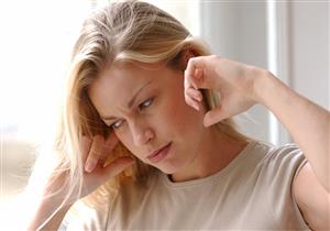 متى يستدعي ورم العصب السمعي التدخل الجراحي؟