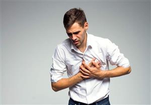 ما العلاقة بين انتفاخ القولون واضطراب ضربات القلب؟