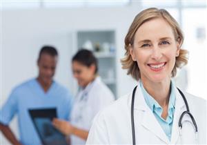 دراسة: الطبيبات قد يتركن العمل لقضاء بعض الوقت مع أسرهن 