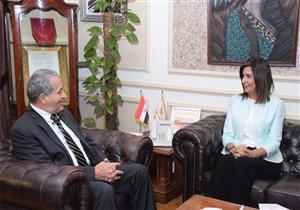 وزير التموين يتعهد بإضافة أبناء المصريين بالخارج على البطاقات