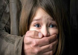 بالفيديو-رجل يخطف طفلًا في وضح النهار.. بهذه الطريقة