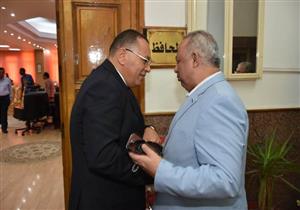 بالصور- محافظ الشرقية "الجديد" يستقبل "السابق" في الديوان العام