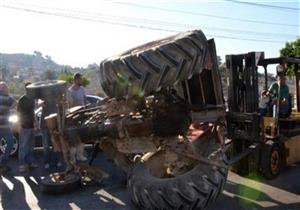 مصرع 5 عمال وإصابة 6 في انقلاب جرار داخل مصرف بالشرقية