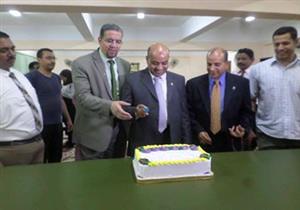 بالصور.. أول رئيس لجامعة الوادي الجديد يتسلم مهام منصبه