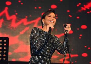 فيديو| شيرين: "الكوافير عايز 3 اَلاف دولار.. فبقيت بروح أنا وجوزي عند نفس الحلاق"