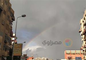 بالصور.."قوس قزح" يزين سماء بورسعيد مع سقوط الأمطار