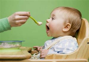 أطعمة صحية يمكن لرضيعك تناولها خارج المنزل  (صور)