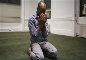 دعاءٌ في جوْف اللّيل: "اللَّهُمَّ إنِّي أَعُوذُ بِكَ مِنْ جَارِ السُّوءِ فِي دَارِ الْمُقَامَةِ"