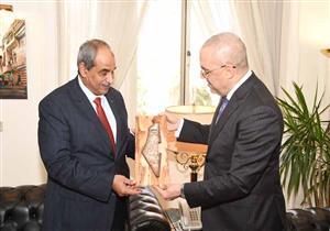 وزير الإسكان يلتقي نظيره الفلسطيني لعرض التجربة المصرية في إنشاء المدن الجديدة