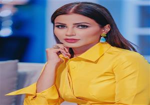 مهيرة عبدالعزيز مع ابنتها يسمة في مقعدها المفضل