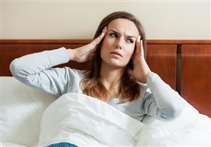 طبيب يكشف أسباب الإصابة بالصداع النصفي بعد الاستيقاظ