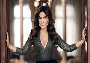 بالفيديو| إليسا ترقص حافية القدمين في حفلها على مسرح الأولمبيا