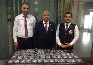 بالصور - إحباط محاولة تهريب مشغولات فضية في مطار برج العرب