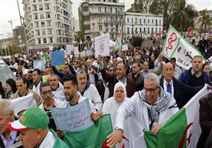 الجزائريون يتظاهرون في الجمعة الـ34 من الحراك الشعبي ضد الانتخابات 