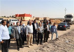 بالصور.. محافظ الوادي الجديد يتفقد أعمال تطوير نادي الهجن بباريس